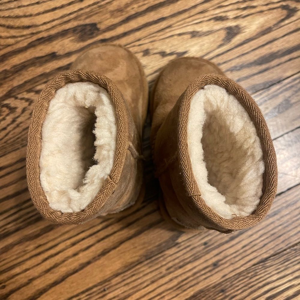 UGG Kids Boots in Chestnut Brown - Picture 4 of 7
